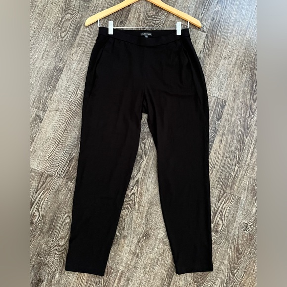 Eileen Fisher stretchable Black Pants in Size XS
RN78121 CA 34460 - Picture 2 of 6